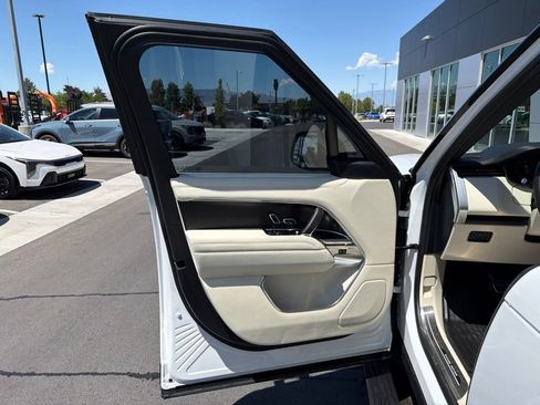 Used 2023 Land Rover Range Rover SE AWD/4WD image 11