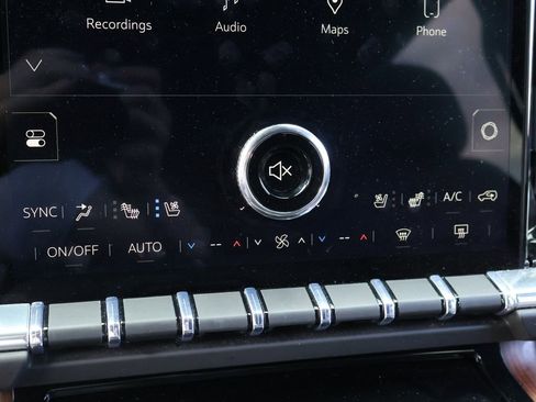 Used 2025 GMC Yukon XL Denali AWD/4WD image 40