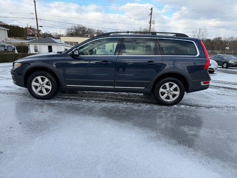 Used 2010 Volvo XC70 3.2 image 2