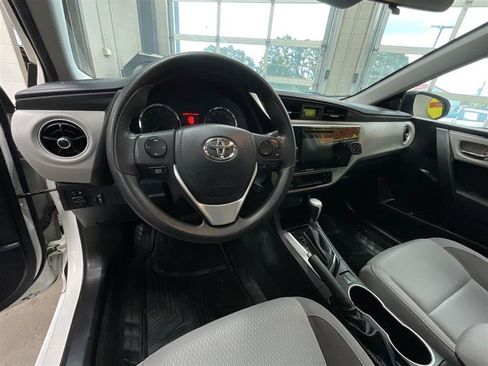 Used 2018 Toyota Corolla LE FWD image 13