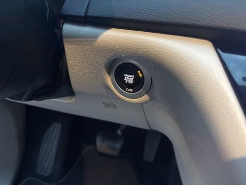 Used 2023 Chrysler Pacifica Touring-L image 20