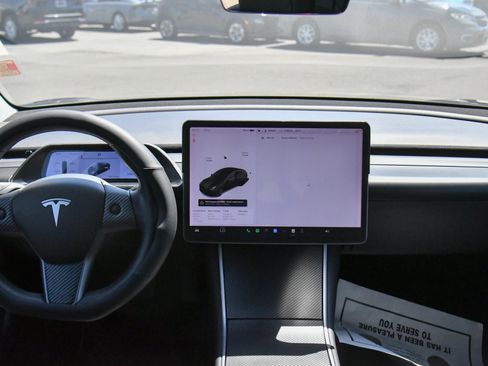 Used 2020 Tesla Model 3 Standard Range RWD image 32