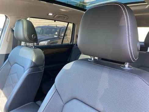 Used 2024 Volkswagen Atlas SE AWD/4WD image 5