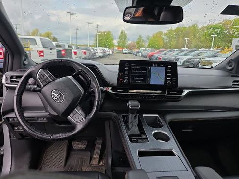 Used 2022 Toyota Sienna XLE Woodland Edition AWD/4WD image 19