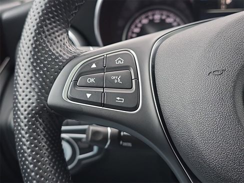 Used 2019 Mercedes-Benz GLC 300 4MATIC image 20