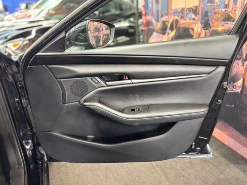 Used 2021 MAZDA MAZDA3 s image 19