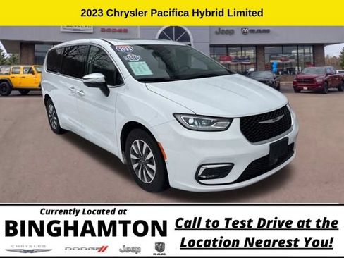 Used 2023 Chrysler Pacifica Limited FWD image 1