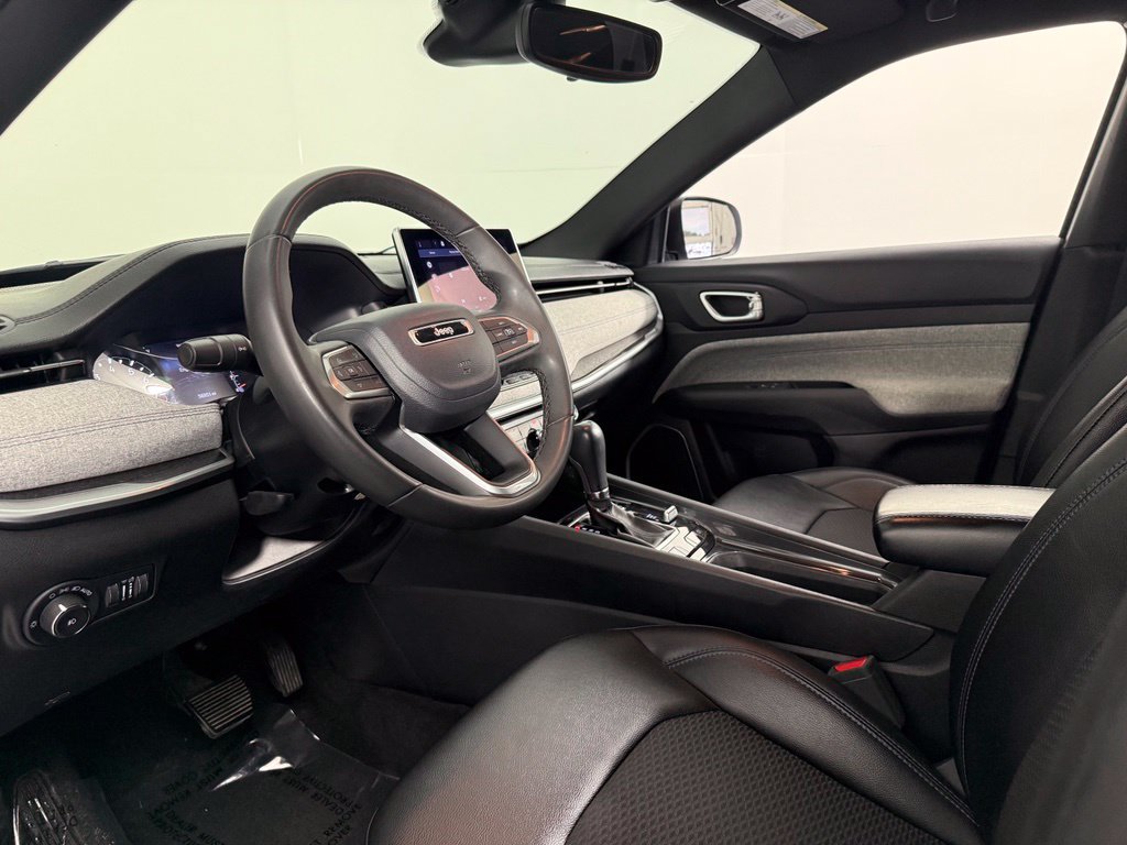 Used 2023 Jeep Compass Latitude AWD/4WD image 4