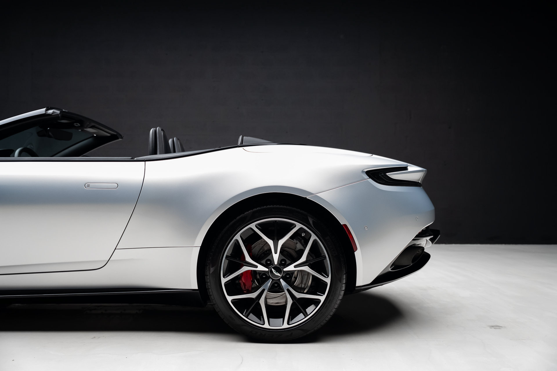 Used 2019 Aston Martin DB11 Volante RWD image 22