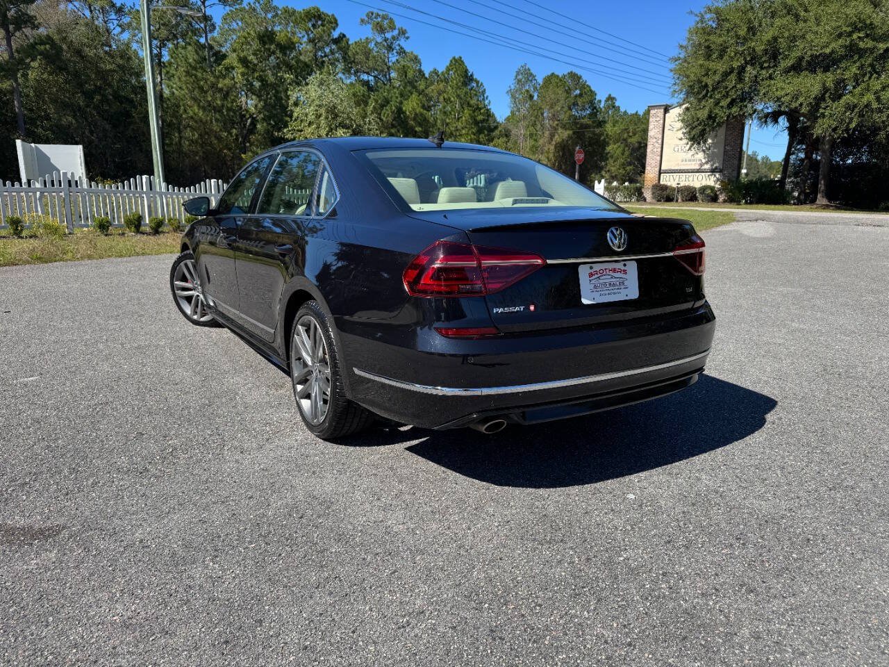 Used 2019 Volkswagen Passat 2.0T SE R-Line FWD image 32