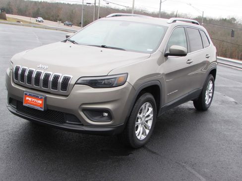Used 2019 Jeep Cherokee Latitude w/ Cold Weather Group image 3