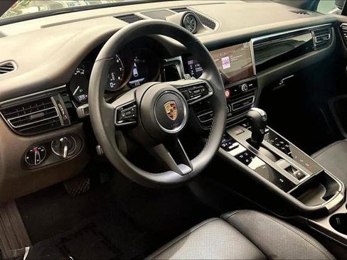 Used 2025 Porsche Macan AWD/4WD image 17