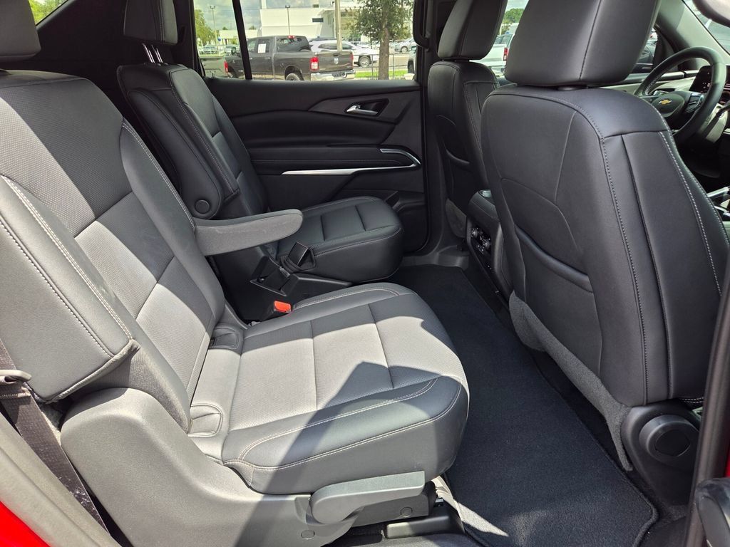 Used 2024 Chevrolet Traverse LT w/ Trailering Package AWD/4WD image 16