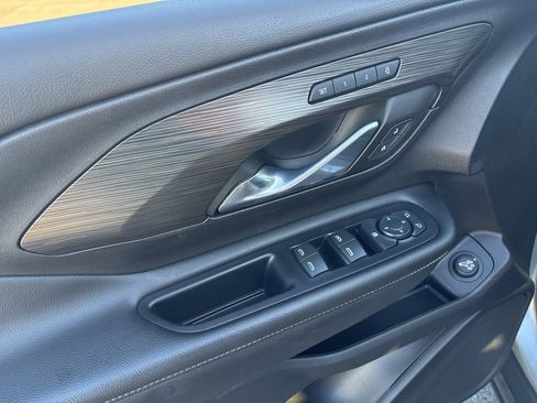 Used 2024 GMC Terrain SLT image 20