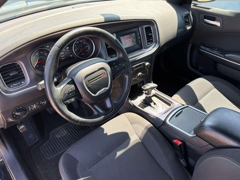 Used 2017 Dodge Charger SE w/ Popular Equipment Group RWD image 4