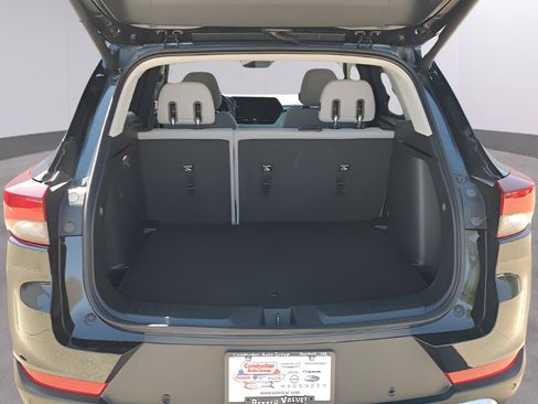Used 2024 Chevrolet TrailBlazer LT w/ Convenience Package FWD image 9