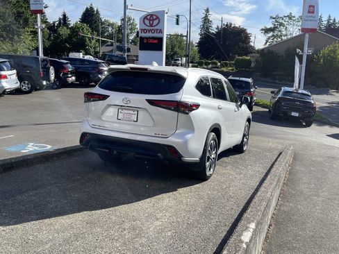 Certified 2024 Toyota Highlander XLE AWD/4WD image 6