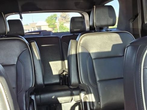 Used 2023 Chevrolet Traverse Premier AWD/4WD image 29