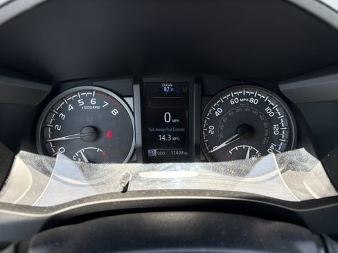 Used 2018 Toyota Tacoma TRD Sport AWD/4WD image 20