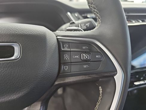 Used 2024 Jeep Grand Cherokee L Limited w/ Luxury Tech Group II AWD/4WD image 18