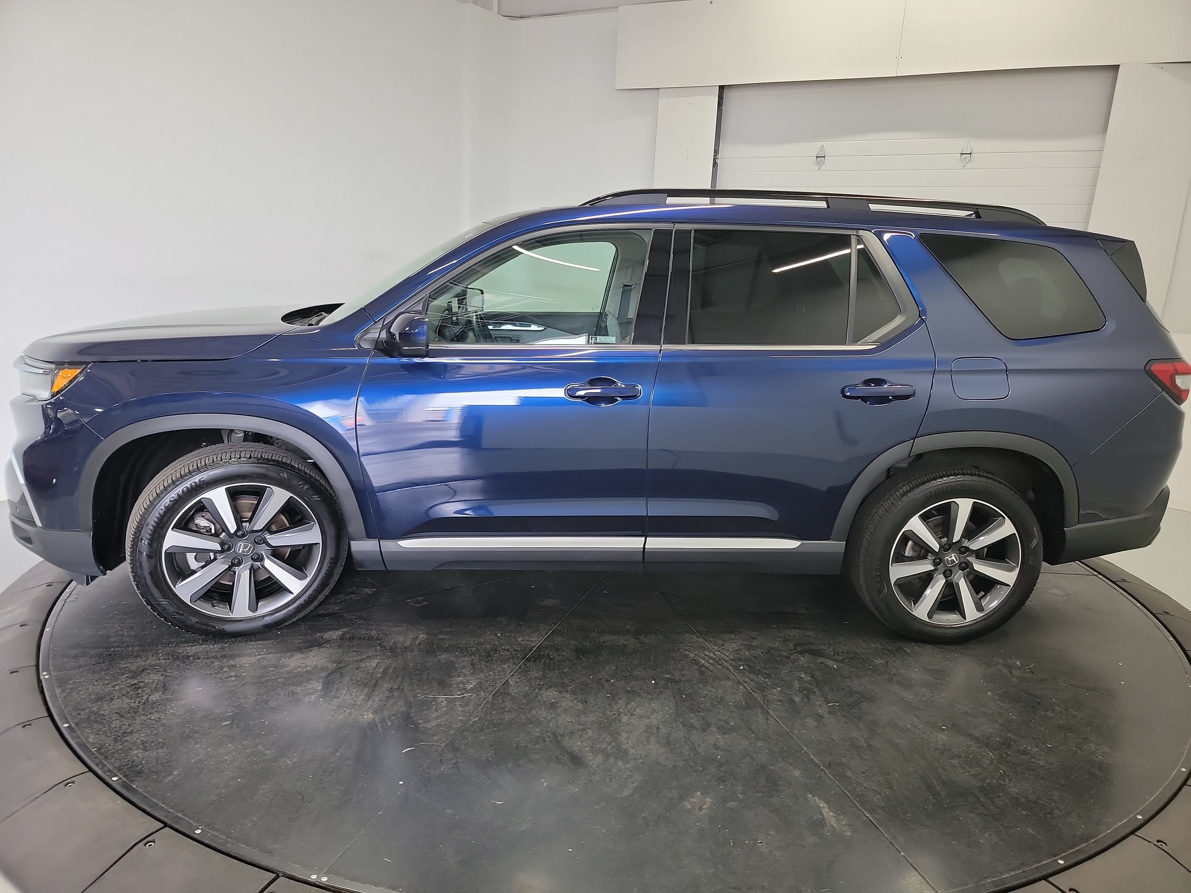 Used 2023 Honda Pilot Touring image 5