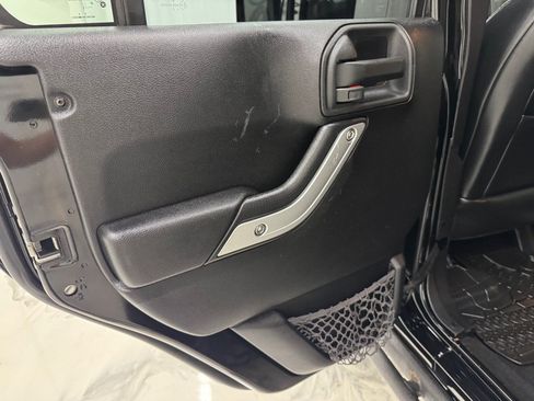 Used 2012 Jeep Wrangler Unlimited Rubicon AWD/4WD image 23