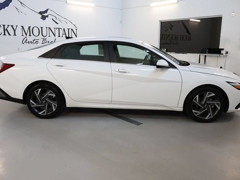 Used 2025 Hyundai Elantra SEL FWD image 8