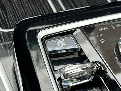 Used 2024 BMW 740i w/ Premium Package RWD image 21