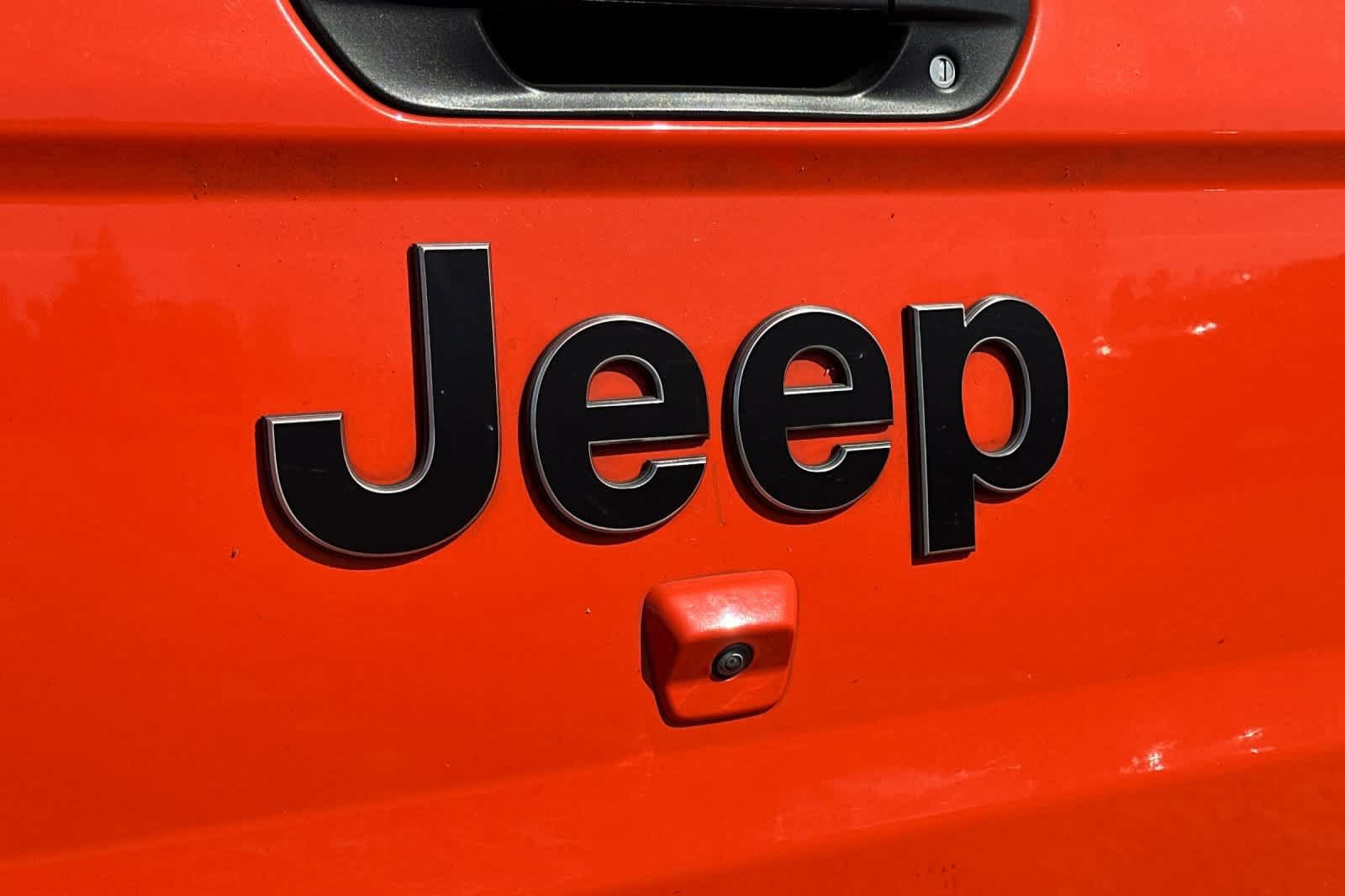 Used 2020 Jeep Gladiator Overland AWD/4WD image 13