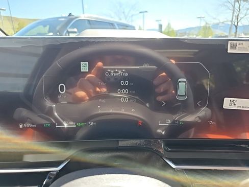 New 2025 Kia Carnival SX Prestige FWD image 17