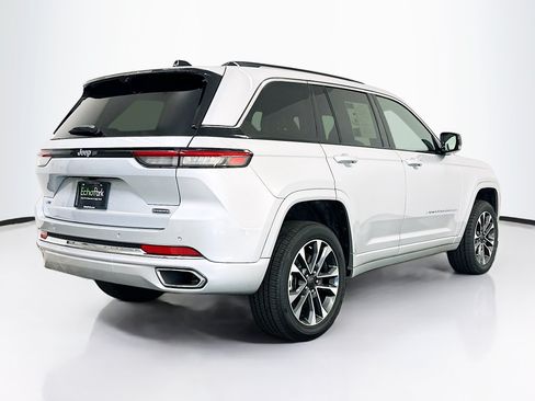 Used 2023 Jeep Grand Cherokee Overland w/ Luxury Tech Group IV AWD/4WD image 9