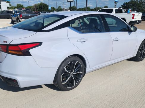 Used 2024 Nissan Altima 2.5 SR FWD image 5