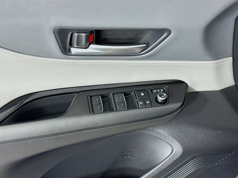 Certified 2024 Toyota Venza LE AWD/4WD image 17