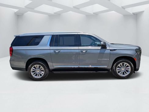 Used 2022 GMC Yukon XL SLT w/ SLT Luxury Package AWD/4WD image 2