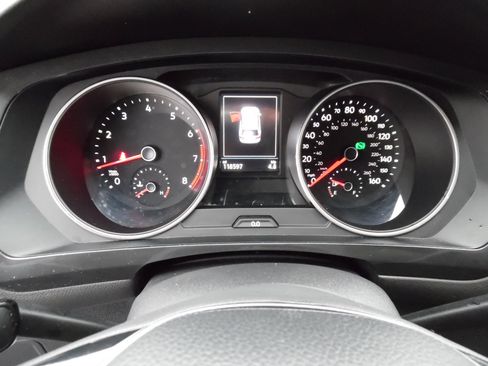Used 2018 Volkswagen Tiguan S image 13