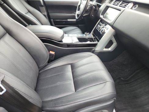 Used 2017 Land Rover Range Rover HSE image 3