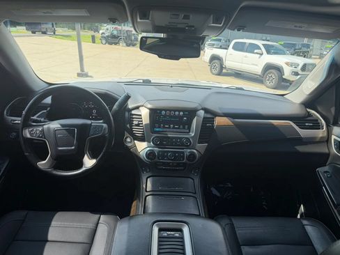 Used 2019 GMC Yukon Denali w/ Denali Ultimate Package AWD/4WD image 16