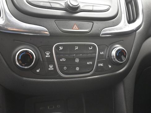Used 2020 Chevrolet Equinox LT image 45