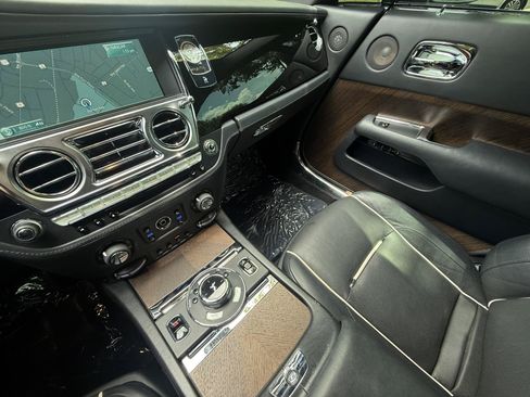 Used 2014 Rolls-Royce Wraith RWD image 31