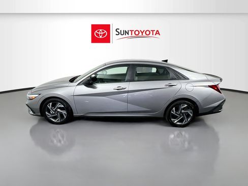 Used 2025 Hyundai Elantra Sport FWD image 7