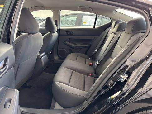 Used 2025 Nissan Altima 2.5 SV image 25