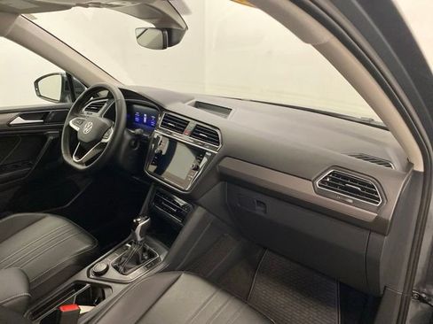 Used 2024 Volkswagen Tiguan SE AWD/4WD image 22