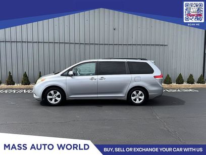 Used 2011 Toyota Sienna LE w/ Towing Pkg