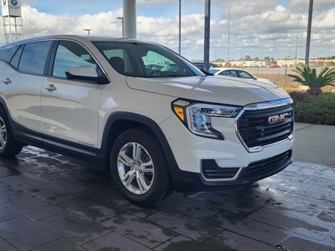 Used 2024 GMC Terrain SLE image 4