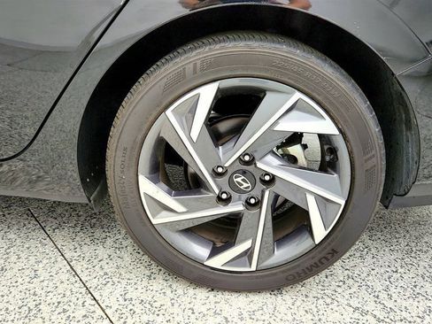 Used 2024 Hyundai Elantra Limited FWD image 9