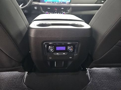 Used 2025 Chevrolet Suburban LS image 35