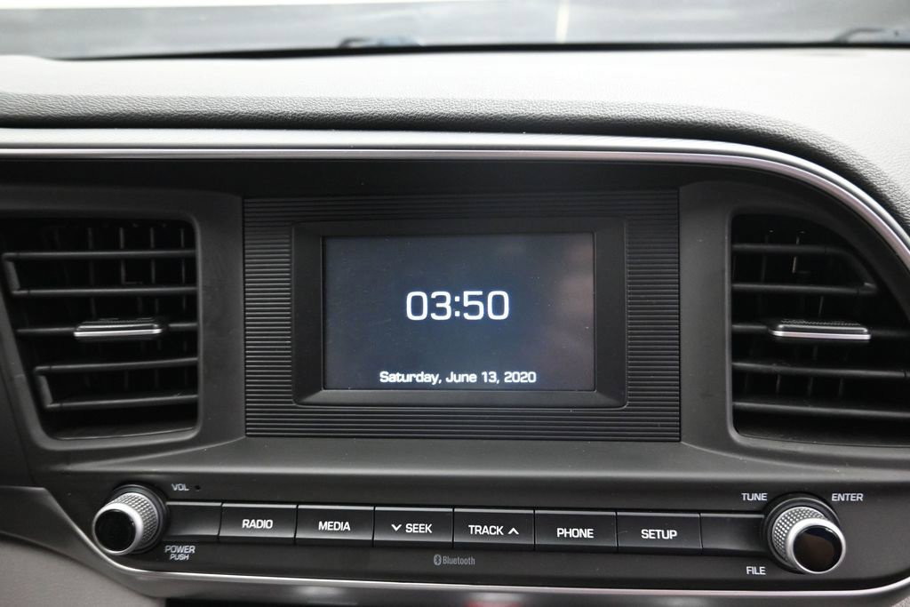 Used 2020 Hyundai Elantra SE FWD image 23