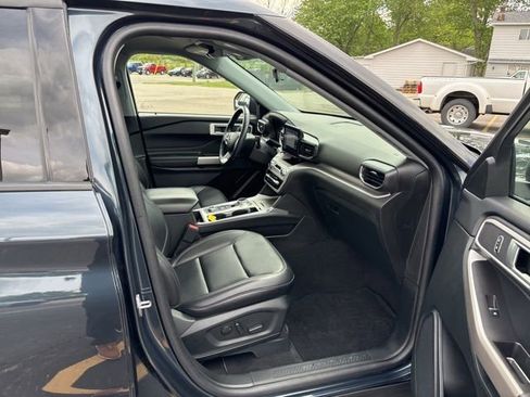 Used 2023 Ford Explorer XLT w/ Equipment Group 202A AWD/4WD image 5
