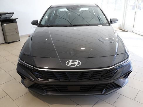 New 2026 Hyundai Elantra Limited FWD image 8
