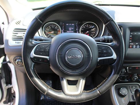 Used 2019 Jeep Compass Latitude w/ Cold Weather Group AWD/4WD image 18